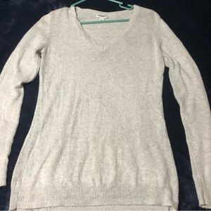 Old Navy Light Gray V-Neck Sweater